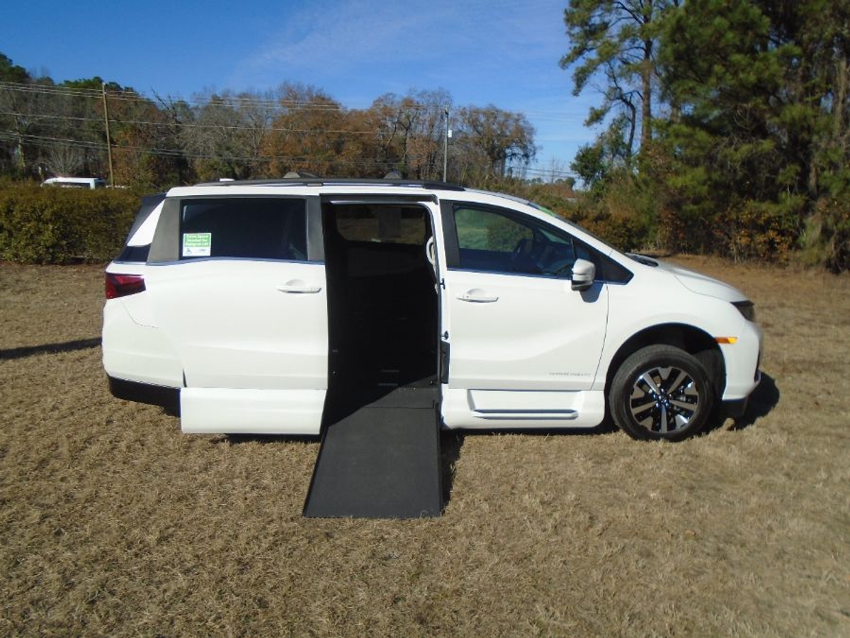 2025 Honda Odyssey EX-L's photo