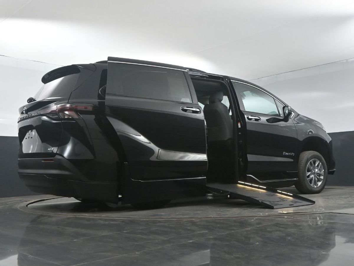 2025 TOYOTA SIENNA - Image 21