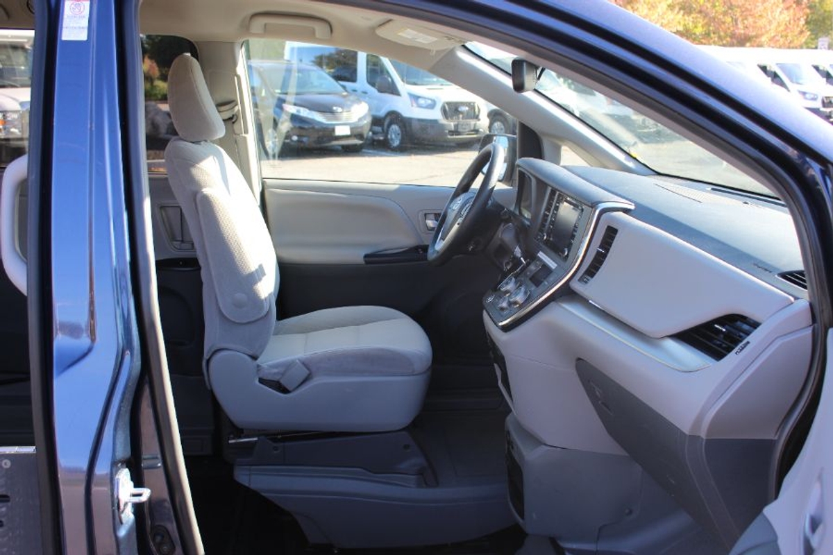 2019 TOYOTA SIENNA - Image 7