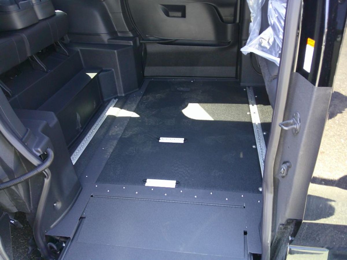 Black Toyota Sienna image number 4
