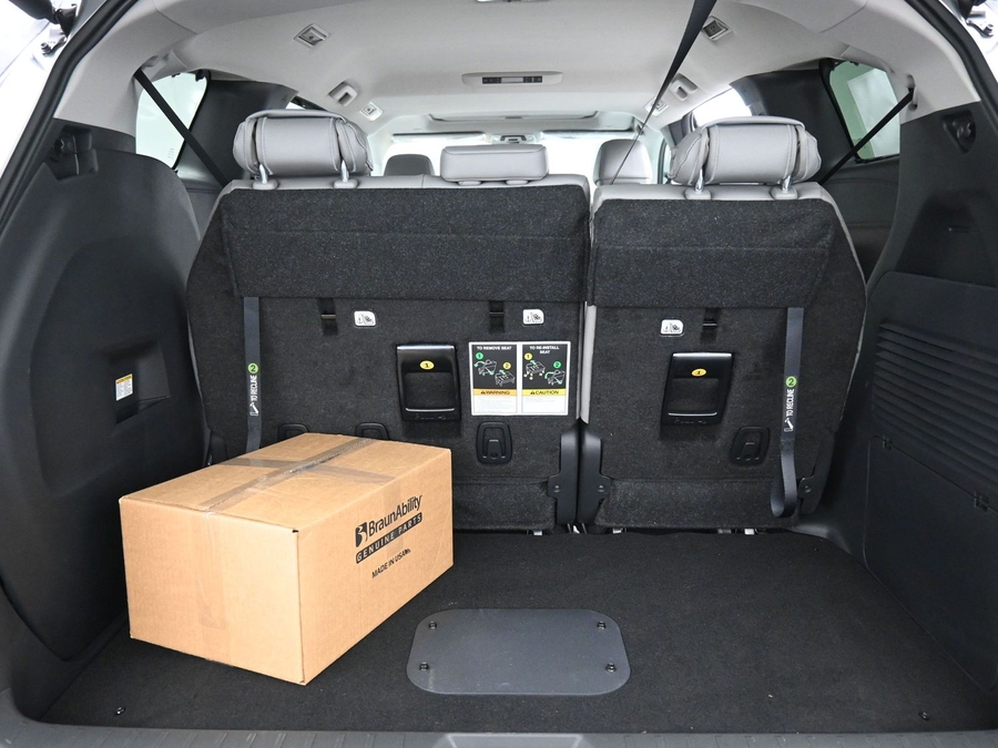 Grey Toyota Sienna image number 15