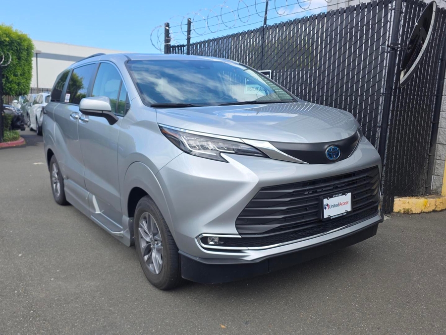 Used 2022 Toyota Sienna Hybrid XLE - VMI Side Entry Entry In Floor Automatic Ramp