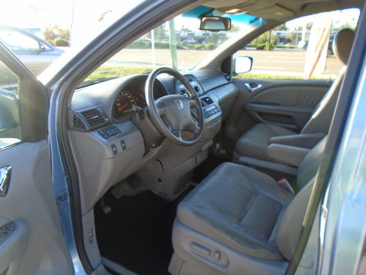 Blue Honda Odyssey image number 3