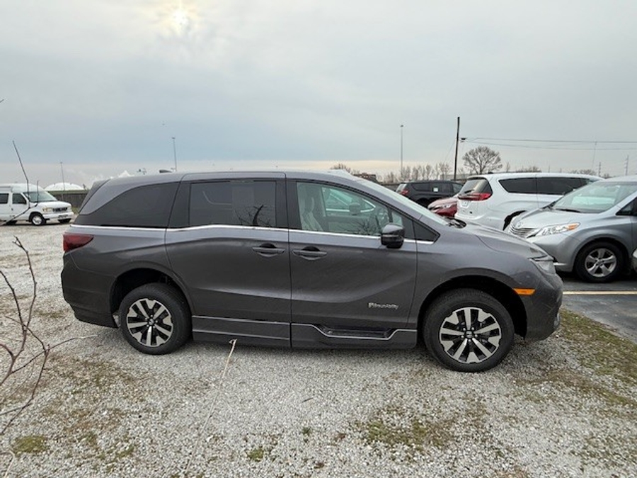 Grey Honda Odyssey image number 3