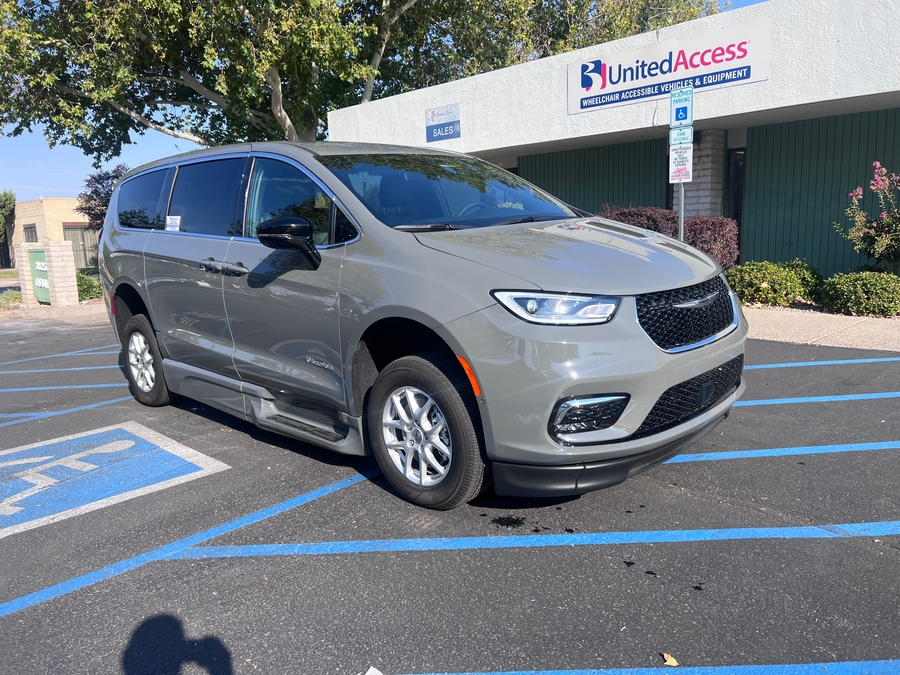 Used 2025 Chrysler Pacifica Select Safety - BraunAbility Side Entry Fold Out Automatic Ramp