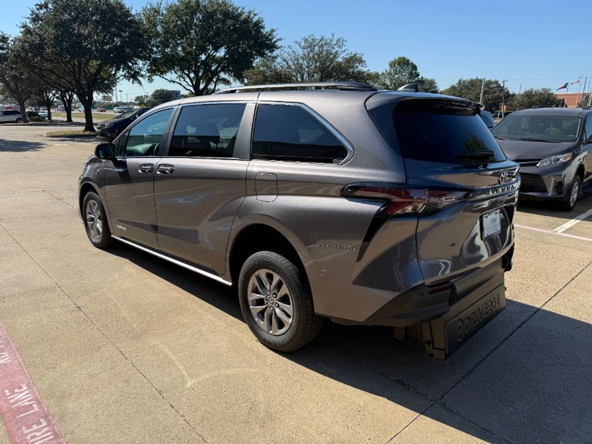 2024 TOYOTA SIENNA - Image 5