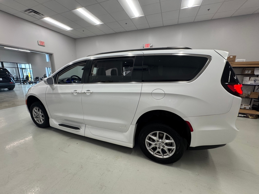 2022 Chrysler Pacifica Touring L - Photo 4