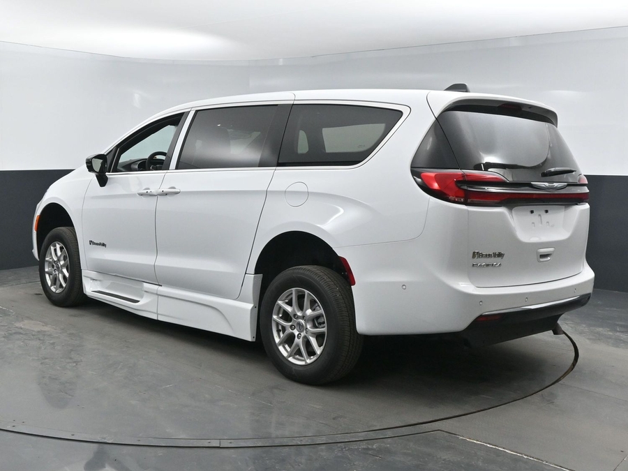 Used 2025 Chrysler Pacifica Select Safety - BraunAbility Side Entry Fold Out Automatic Ramp