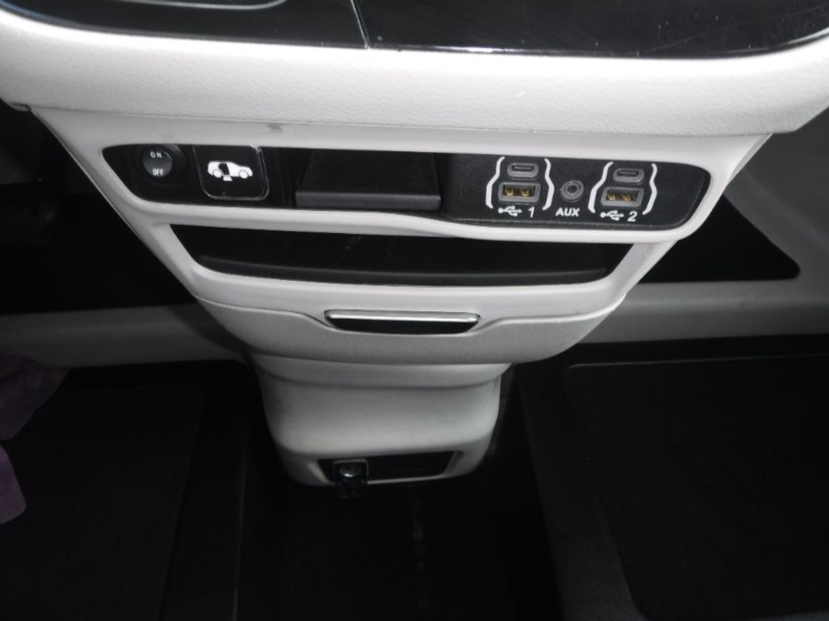 2023 CHRYSLER VOYAGER - Image 13