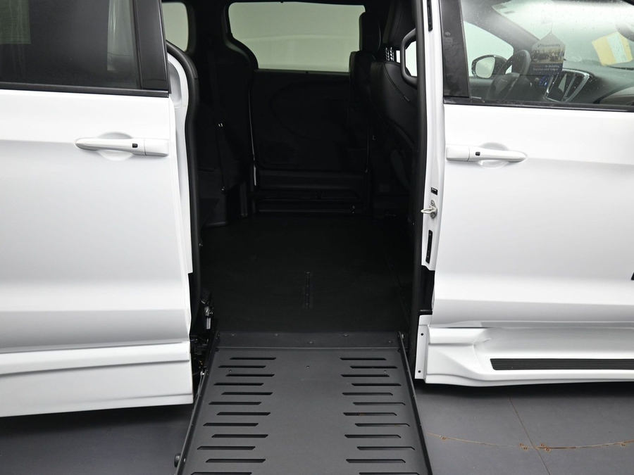 New 2027 Chrysler Pacifica Select Sport - BraunAbility Side Entry Fold Out Automatic Ramp