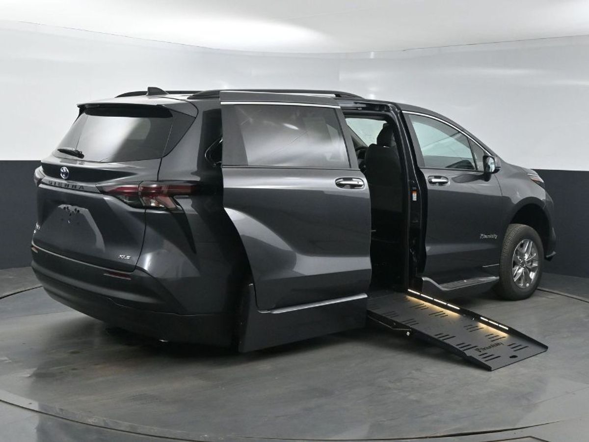 2025 TOYOTA SIENNA - Image 7