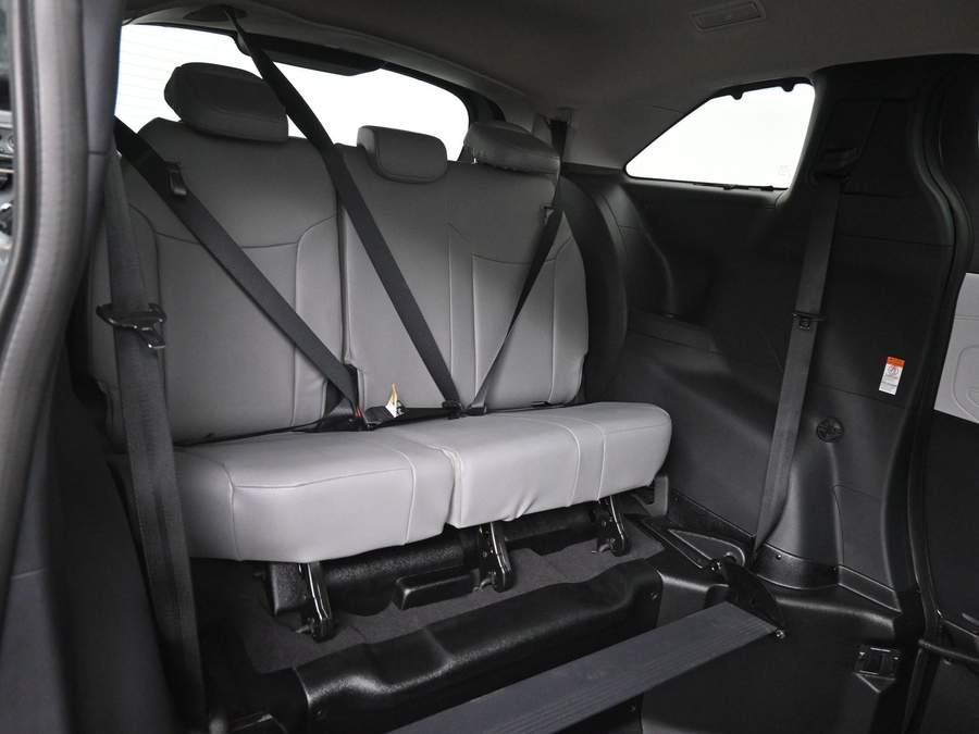 New 2026 Toyota Sienna Hybrid XLE Base - BraunAbility Side Entry Entry Fold Out Automatic Ramp