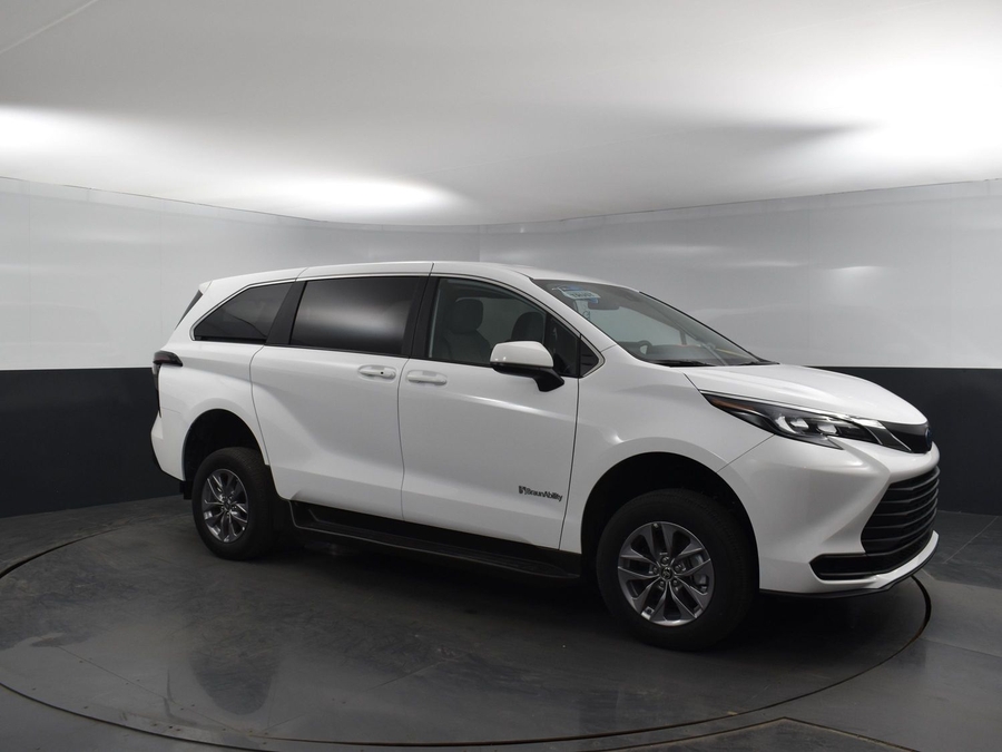 New 2025 Toyota Sienna Hybrid LE - BraunAbility Commercial Rear Entry Entry Fold Out Manual Ramp
