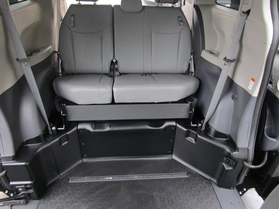 Used 2023 Toyota Sienna Hybrid XLE - BraunAbility Side Entry Entry Fold Out Automatic Ramp