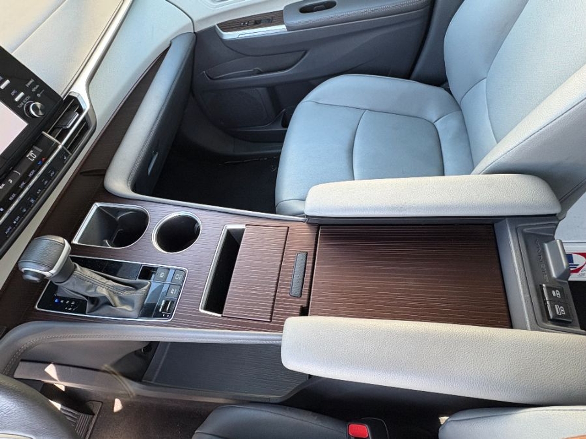 2024 TOYOTA SIENNA - Image 12