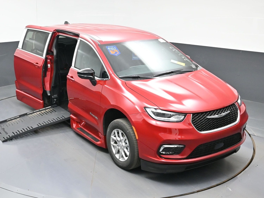 Red Chrysler Pacifica image number 19