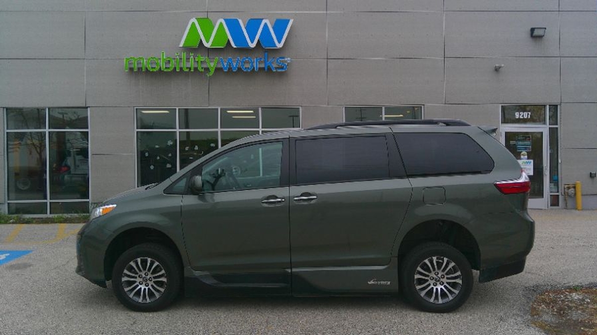 2018 TOYOTA SIENNA - Image 4