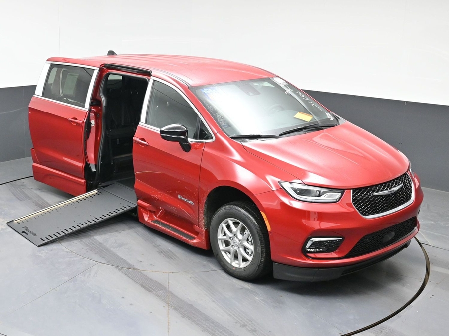 Red Chrysler Pacifica image number 22