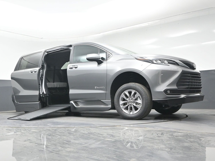 New 2026 Toyota Sienna Hybrid XLE Add - BraunAbility Side Entry In Floor Automatic Ramp