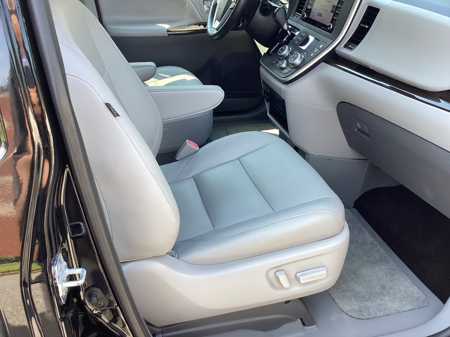 2020 Toyota Sienna XLE - Photo 21