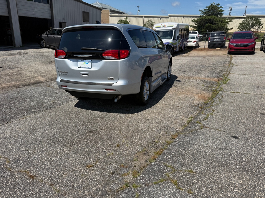 Silver Chrysler Voyager image number 8