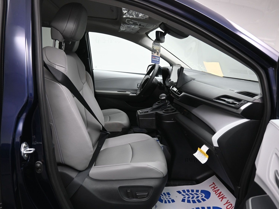 New 2026 Toyota Sienna XLE Add - BraunAbility Side Entry Entry Fold Out Automatic Ramp