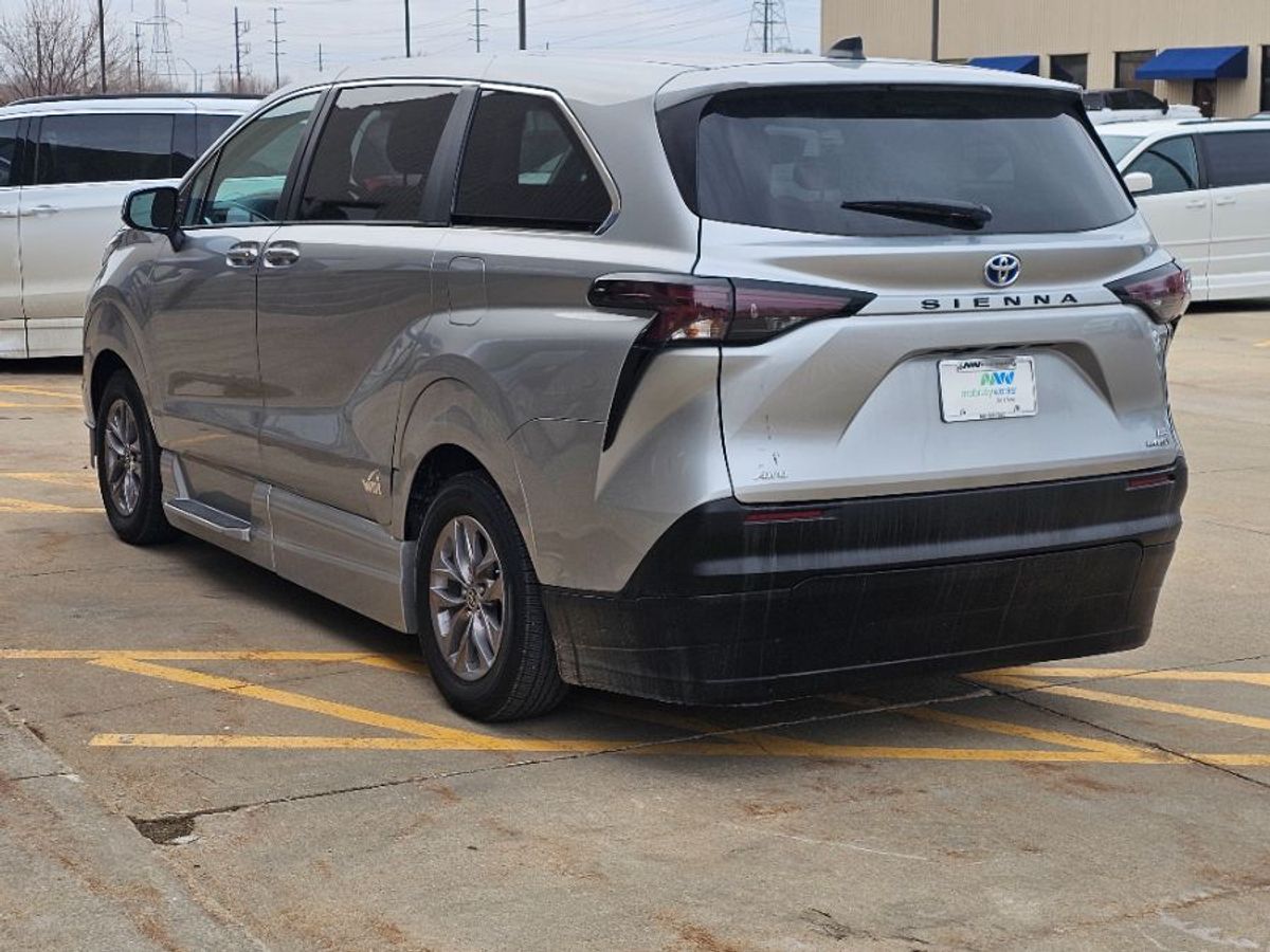 2023 TOYOTA SIENNA - Image 7
