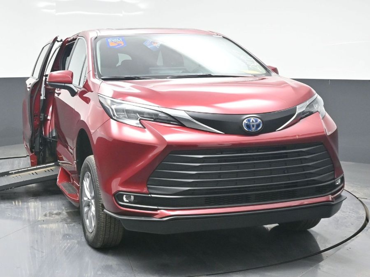 2025 TOYOTA SIENNA - Image 12
