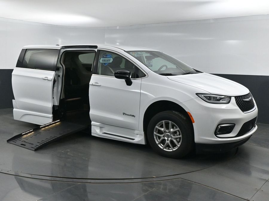 Used 2024 Chrysler Pacifica Touring L - BraunAbility Side Entry Entry Fold Out Automatic Ramp