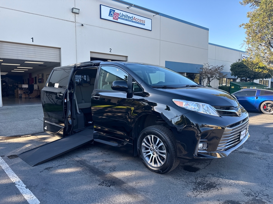 Used 2020 Toyota Sienna XLE Base - VMI Side Entry Entry In Floor Automatic Ramp