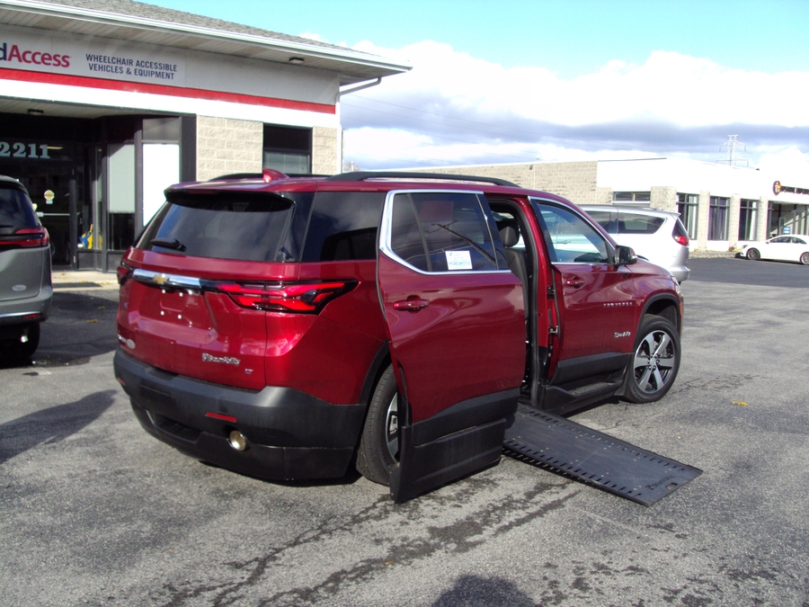Used 2023 Chevrolet Traverse 3LT - BraunAbility Side Entry Entry In Floor Automatic Ramp