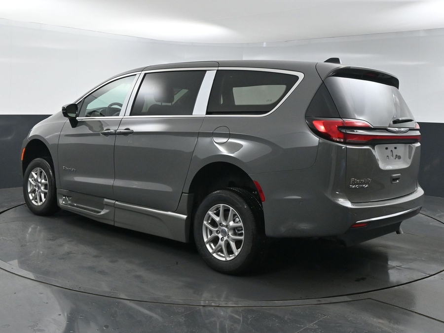 New 2025 Chrysler Pacifica Select Safety - BraunAbility Side Entry Entry Fold Out Automatic Ramp