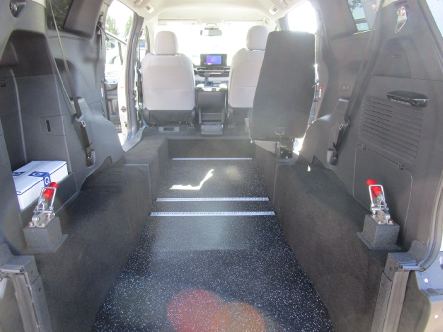 New 2026 Toyota Sienna Hybrid LE - Vantage Mobility Commercial Rear Entry Entry Fold Out Manual Ramp