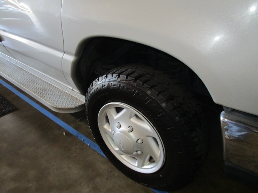 Used 2009 Ford E-Series E-350 SD XL - OTH Rear Entry Lift Automatic Ramp