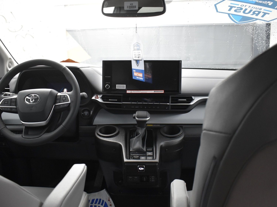 New 2025 Toyota Sienna Hybrid XLE Plus - BraunAbility Side Entry Entry Fold Out Automatic Ramp