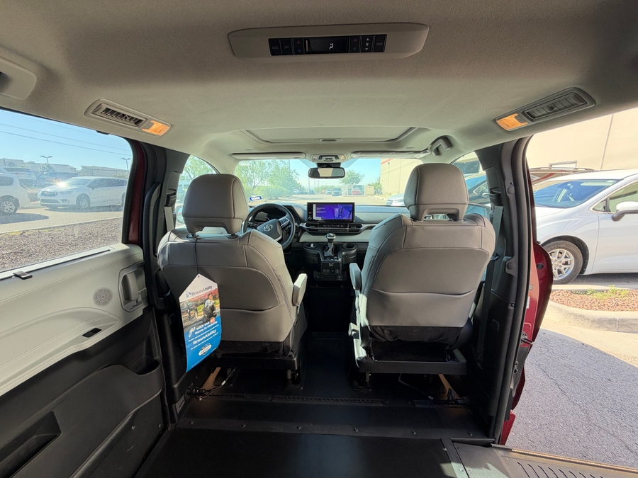 Used 2025 Toyota Sienna Hybrid XLE - BraunAbility Side Entry In Floor Automatic Ramp