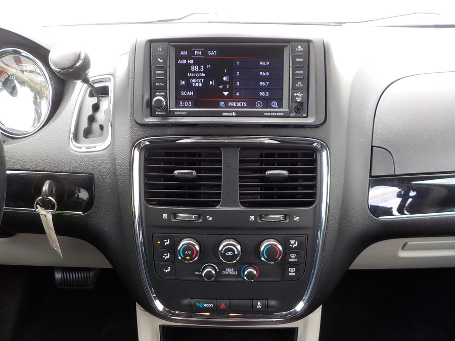 Silver Dodge Grand Caravan image number 11