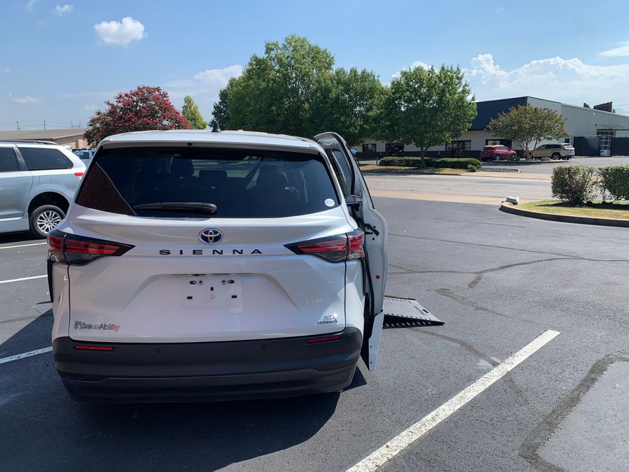 Used 2022 Toyota Sienna Hybrid XLE Base - BraunAbility Side Entry Entry In Floor Automatic Ramp