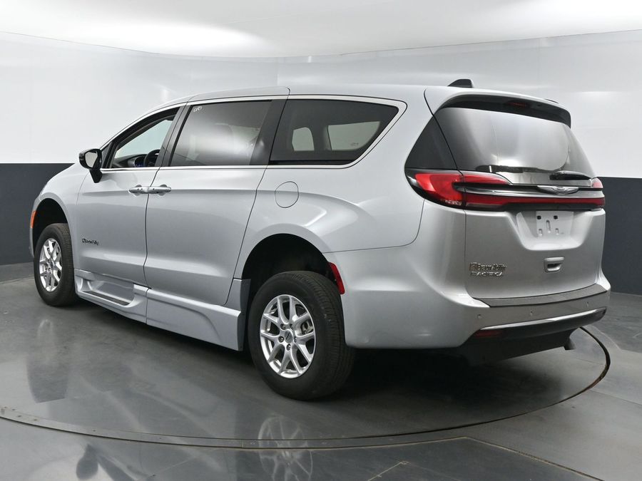 Used 2024 Chrysler Pacifica Touring L - BraunAbility Side Entry Entry Fold Out Automatic Ramp
