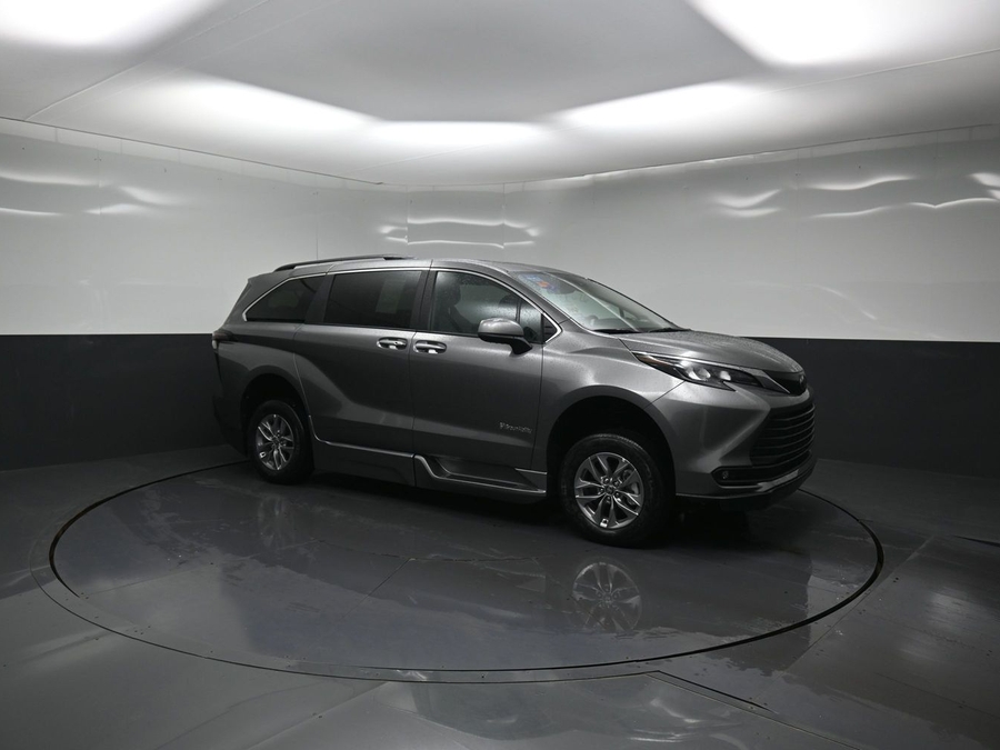New 2026 Toyota Sienna Hybrid XLE Add - BraunAbility Side Entry In Floor Automatic Ramp