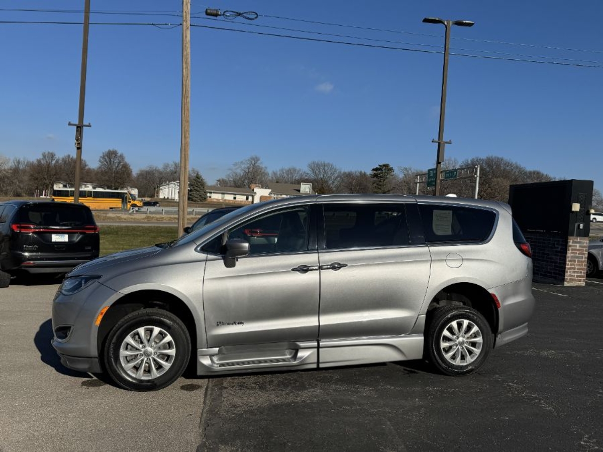 2018 CHRYSLER PACIFICA - Image 7