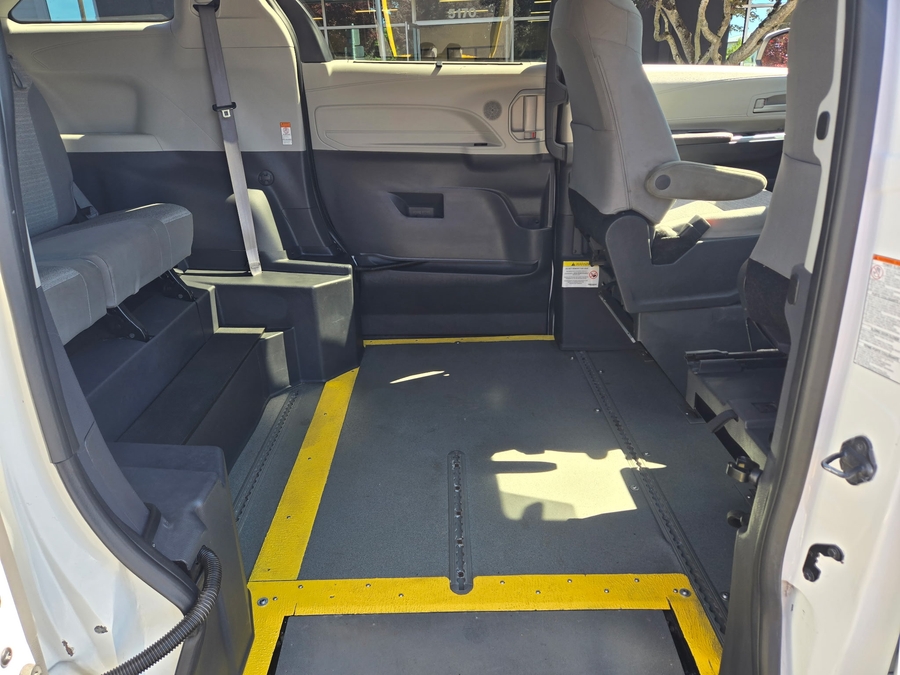 Used 2021 Toyota Sienna Hybrid LE AWD - Vantage Mobility Commercial Side Entry In Floor Manual Ramp