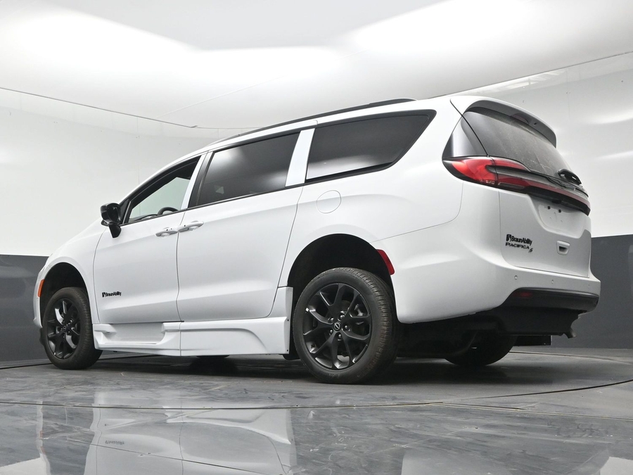 New 2026 Chrysler Pacifica Select Sport - BraunAbility Side Entry Fold Out Automatic Ramp