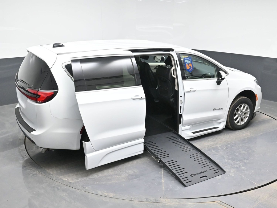 Used 2023 Chrysler Pacifica Touring L - BraunAbility Side Entry Entry Fold Out Automatic Ramp