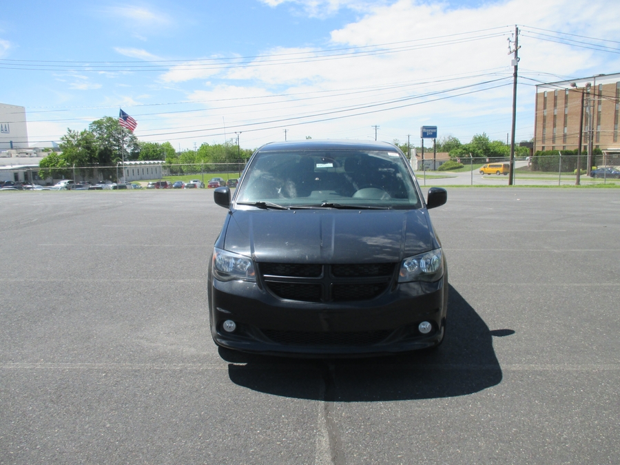 Red Dodge Grand Caravan image number 18