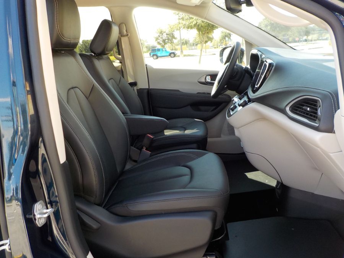 2024 CHRYSLER PACIFICA - Image 33