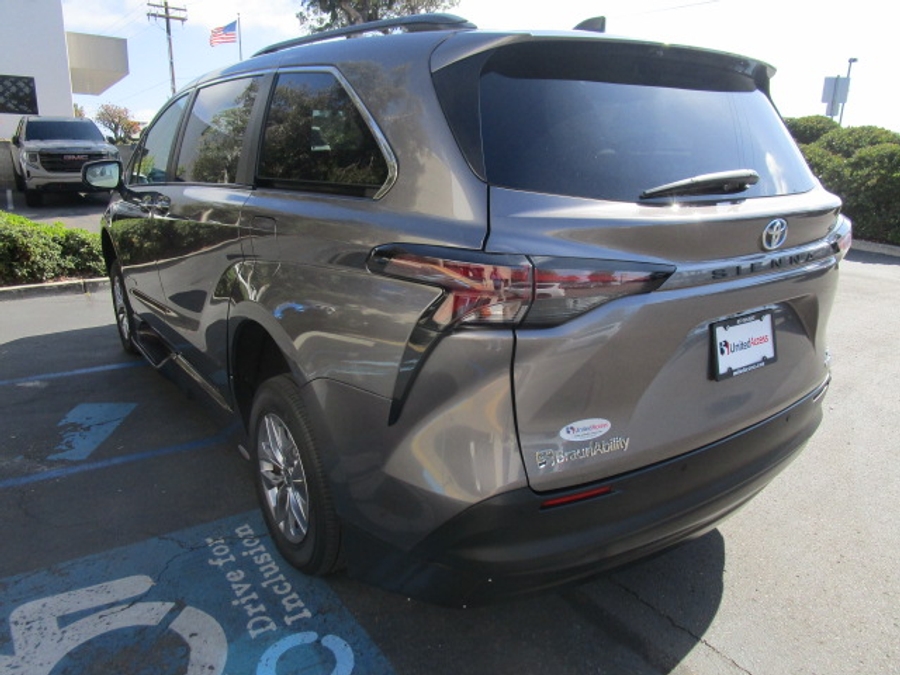 Used 2024 Toyota Sienna Hybrid XLE - BraunAbility Side Entry Entry In Floor Automatic Ramp