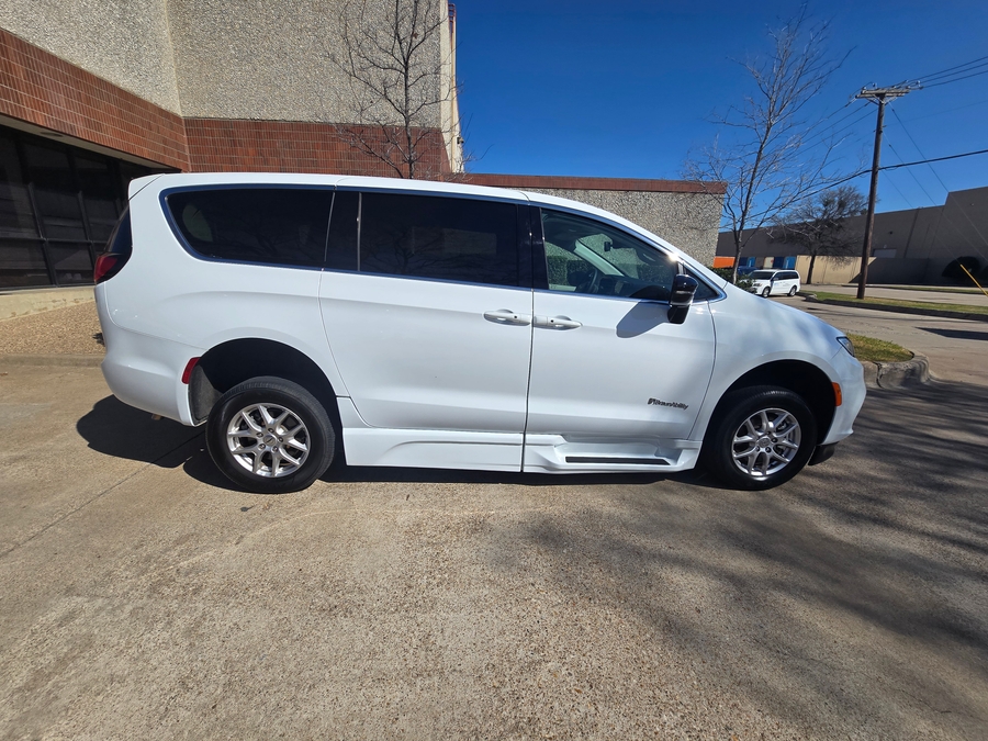 Used 2024 Chrysler Pacifica Touring L - BraunAbility Side Entry Entry In Floor Automatic Ramp