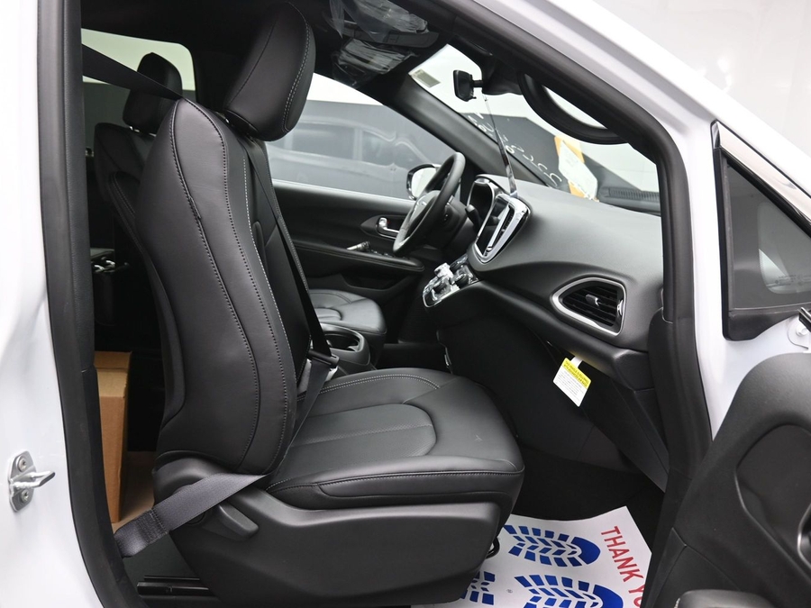 New 2026 Chrysler Voyager LX - BraunAbility Rear Entry Entry Fold Out Manual Ramp