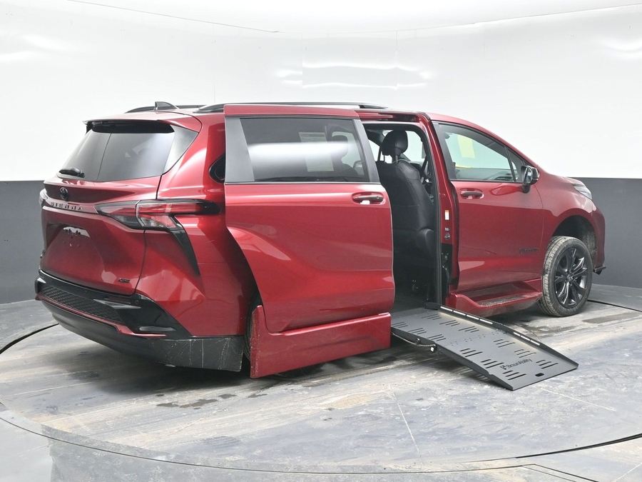 New 2025 Toyota Sienna Hybrid XSE Sport - BraunAbility Side Entry Entry Fold Out Automatic Ramp